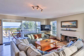 Mocha Bay House by the Sea
